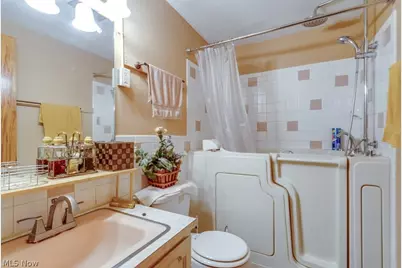 5622 Brentwood Avenue NW, North Canton, OH 44720 - Photo 18