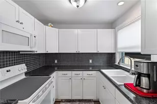 2557 9th St, Cuyahoga Falls, OH 44221 - Photo 6