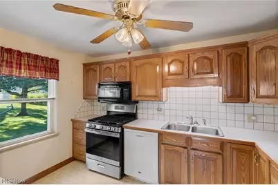 154 Hilltop Drive NW, Canton, OH 44708 - Photo 14
