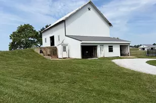 8869 Fredericksburg Rd, Fredericksburg, OH 44627 - Photo 10