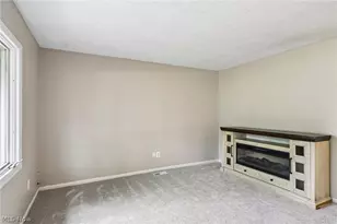 8278 Dallas Dr, Mentor, OH 44060 - Photo 10