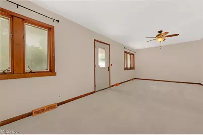 845 Jamestown Avenue, Elyria, OH 44035 - Photo 8