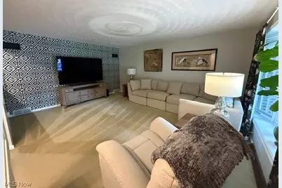 3986 April Drive, Uniontown, OH 44685 - Photo 10
