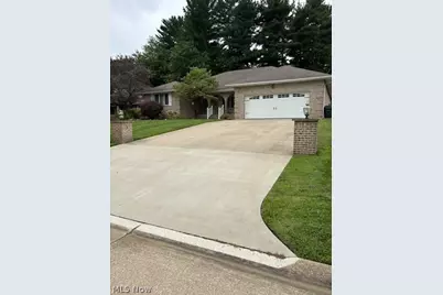 3986 April Drive, Uniontown, OH 44685 - Photo 4