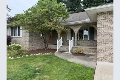 3986 April Drive, Uniontown, OH 44685 - Photo 2