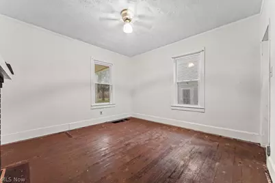 225 W Indiana Avenue, Sebring, OH 44672 - Photo 6
