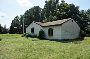 11674 Green Beaver Rd, Canfield, OH 44406 - Photo 2