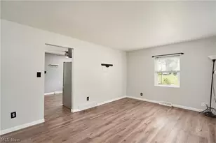3261 Dewalt Dr, Akron, OH 44312 - Photo 6