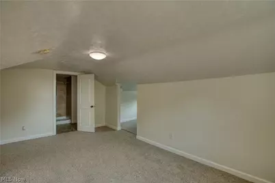 293 E Cassell Avenue, Barberton, OH 44203 - Photo 14