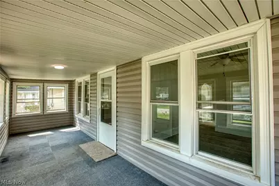 293 E Cassell Avenue, Barberton, OH 44203 - Photo 2