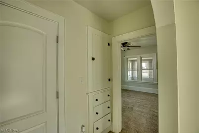 293 E Cassell Avenue, Barberton, OH 44203 - Photo 10
