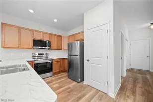 209 Alexander Dr, Elyria, OH 44035 - Photo 8