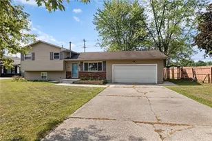1012 Vivian Dr, Grafton, OH 44044 - Photo 2