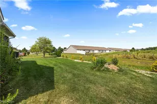 616 Chardonnay Cir, Vermilion, OH 44089 - Photo 12