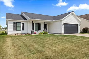 616 Chardonnay Cir, Vermilion, OH 44089 - Photo 2