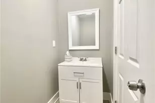 677 Eastland Ave, Akron, OH 44305 - Photo 8
