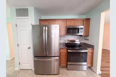 159 Prestwyck Lane, Elyria, OH 44035 - Photo 8