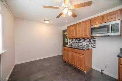 110 S Hazelwood Avenue, Youngstown, OH 44509 - Photo 14