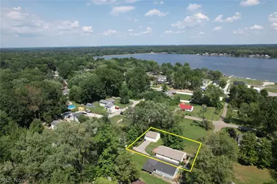 17448 Laurel Avenue, Lake Milton, OH 44429 - Photo 2