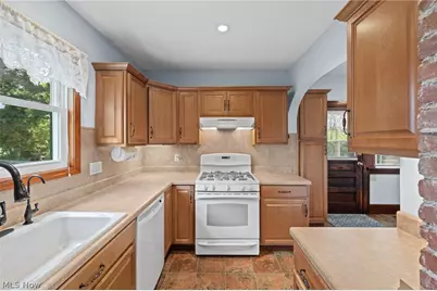 957 Cleveland Avenue, Amherst, OH 44001 - Photo 12