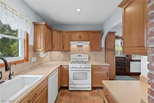 957 Cleveland Ave, Amherst, OH 44001 - Photo 12