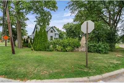 957 Cleveland Avenue, Amherst, OH 44001 - Photo 4
