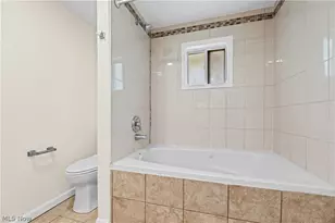 874 Wilmot St, Akron, OH 44306 - Photo 12