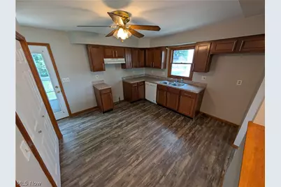 322 Pasadena Avenue, Elyria, OH 44035 - Photo 4