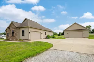 212 Cardington Ln, Burbank, OH 44214 - Photo 2