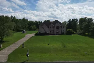 5168 Roxanne Ln, Brunswick, OH 44212 - Photo 2
