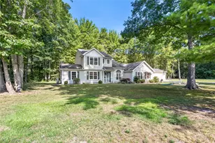 2049 N Park Ln, Roaming Shores, OH 44084 - Photo 2