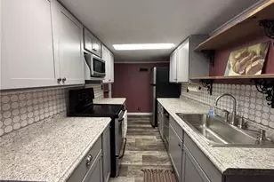501 Clark St, Cambridge, OH 43725 - Photo 2