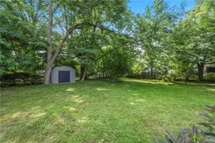 2139 Suncrest Cir, Cuyahoga Falls, OH 44221 - Photo 10