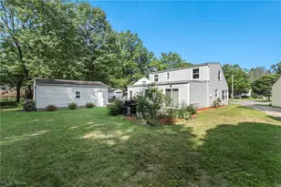 2139 Suncrest Cir, Cuyahoga Falls, OH 44221 - Photo 6