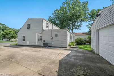 2139 Suncrest Circle, Cuyahoga Falls, OH 44221 - Photo 4