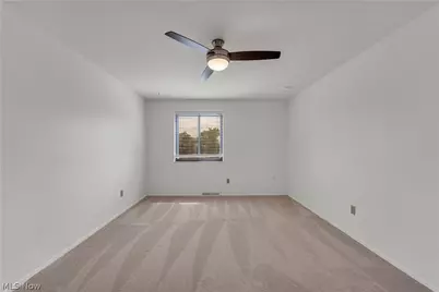 805 Tollis Parkway, Grandview Heights, OH 44147 - Photo 18