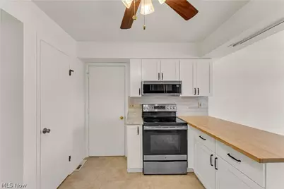 805 Tollis Parkway, Grandview Heights, OH 44147 - Photo 12