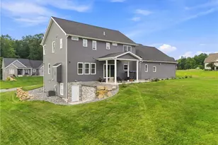 6385 Meander Glen Dr, Austintown, OH 44515 - Photo 2
