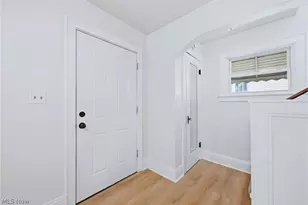 572 E Archwood Ave, Akron, OH 44301 - Photo 16