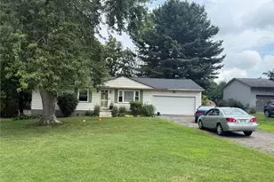 2847 Carillon Dr, Norton, OH 44203 - Photo 2
