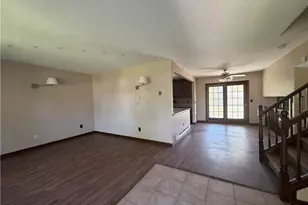 615 Bowling Green Cir, Elyria, OH 44035 - Photo 2
