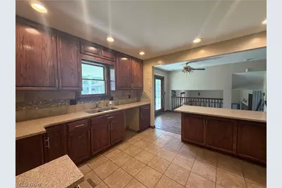 615 Bowling Green Circle, Elyria, OH 44035 - Photo 4
