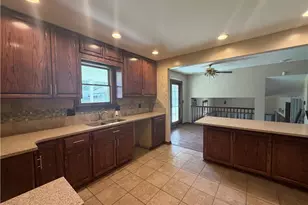 615 Bowling Green Cir, Elyria, OH 44035 - Photo 4