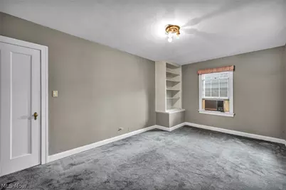 3295 Glencairn Road, Huber Heights, OH 44122 - Photo 8