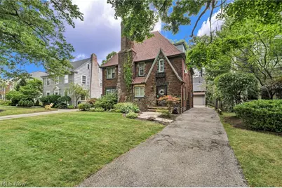 3295 Glencairn Road, Huber Heights, OH 44122 - Photo 2