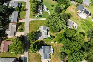 347 Bahlor St SW, Sugarcreek, OH 44681 - Photo 4