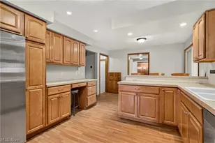 924 Pittsburg Ave NW, North Canton, OH 44720 - Photo 8