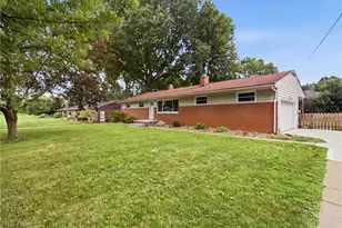 4828 Echoglenn St NW, North Canton, OH 44720 - Photo 4