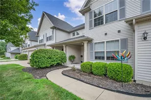 309 Lakebreeze Cove, Eastlake, OH 44095 - Photo 6