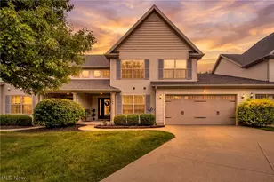 309 Lakebreeze Cove, Eastlake, OH 44095 - Photo 2